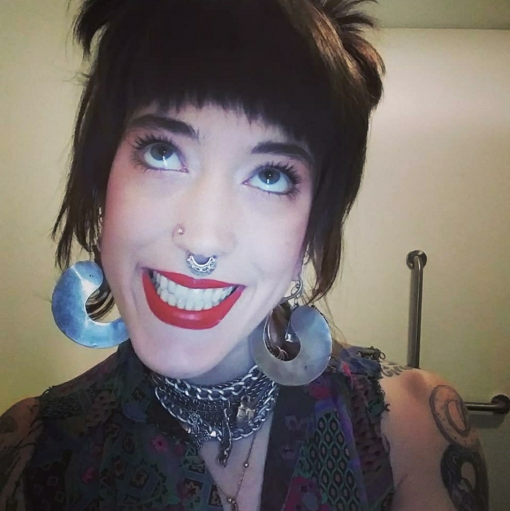 Meet your Posher, Naomi aka @deathrattlejewelryco